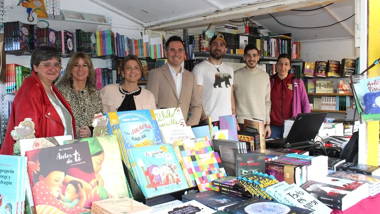 Abren los estands del Altozano de Albacete con motivo de la Feria del Libro