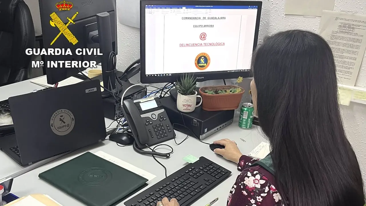 Detenido por extorsionar a una mujer con fotografías suyas de contenido sexual, Guardia Civil