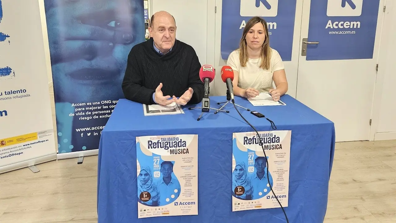 El responsable de Accem en Castilla-La Mancha, Braulio Carlés, durante la presentación del Festival Solidario 'Refuguada' de Música que se celebrará el próximo 27 de abril en el Auditorio Pedro Díaz de Guadalajara