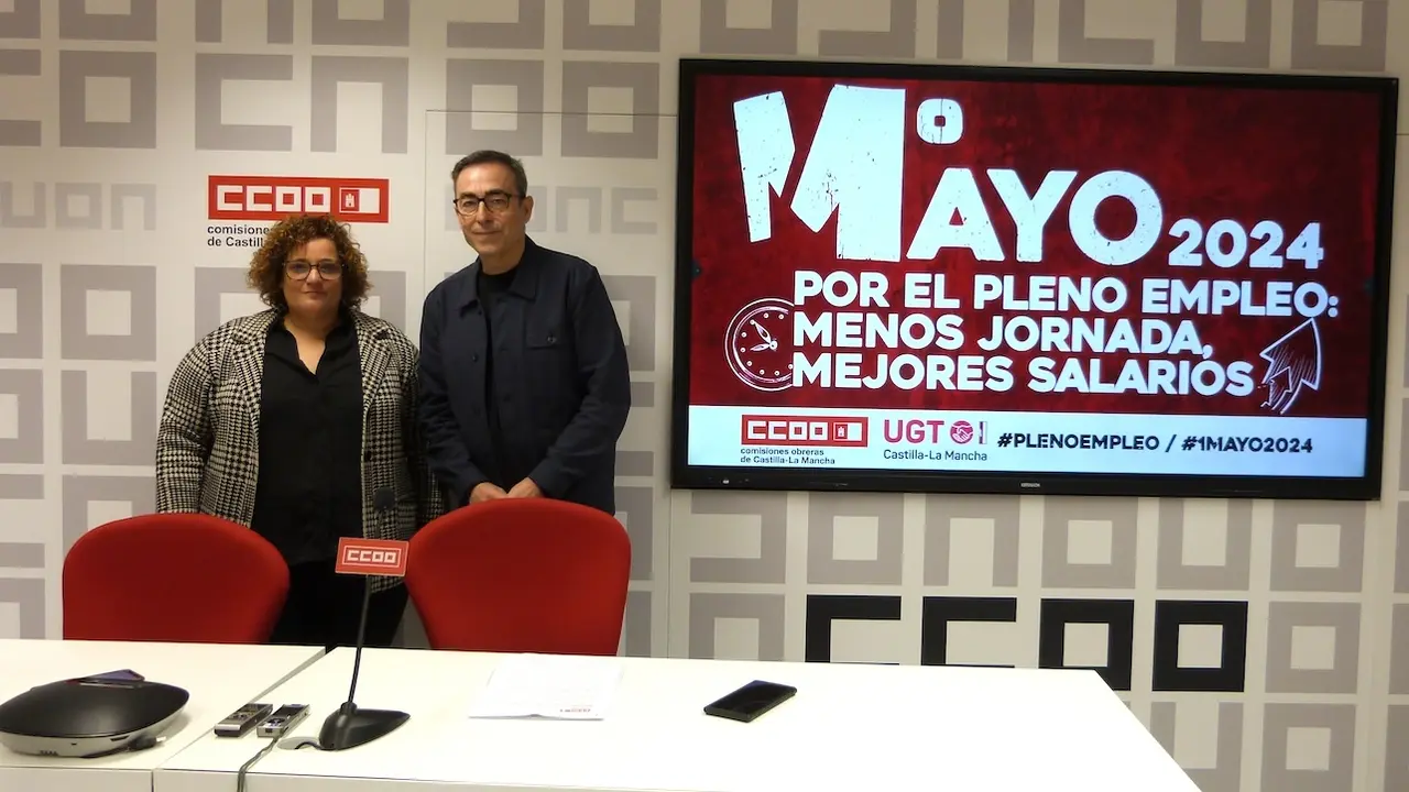 Patricia Ruiz (i), presidenta de la gestora de UGT Castilla La Mancha, y Paco De la Rosa, secretario general de CCOO Castilla La Mancha, han informado sobre las movilizaciones de cara al 1 de Mayo en la región
