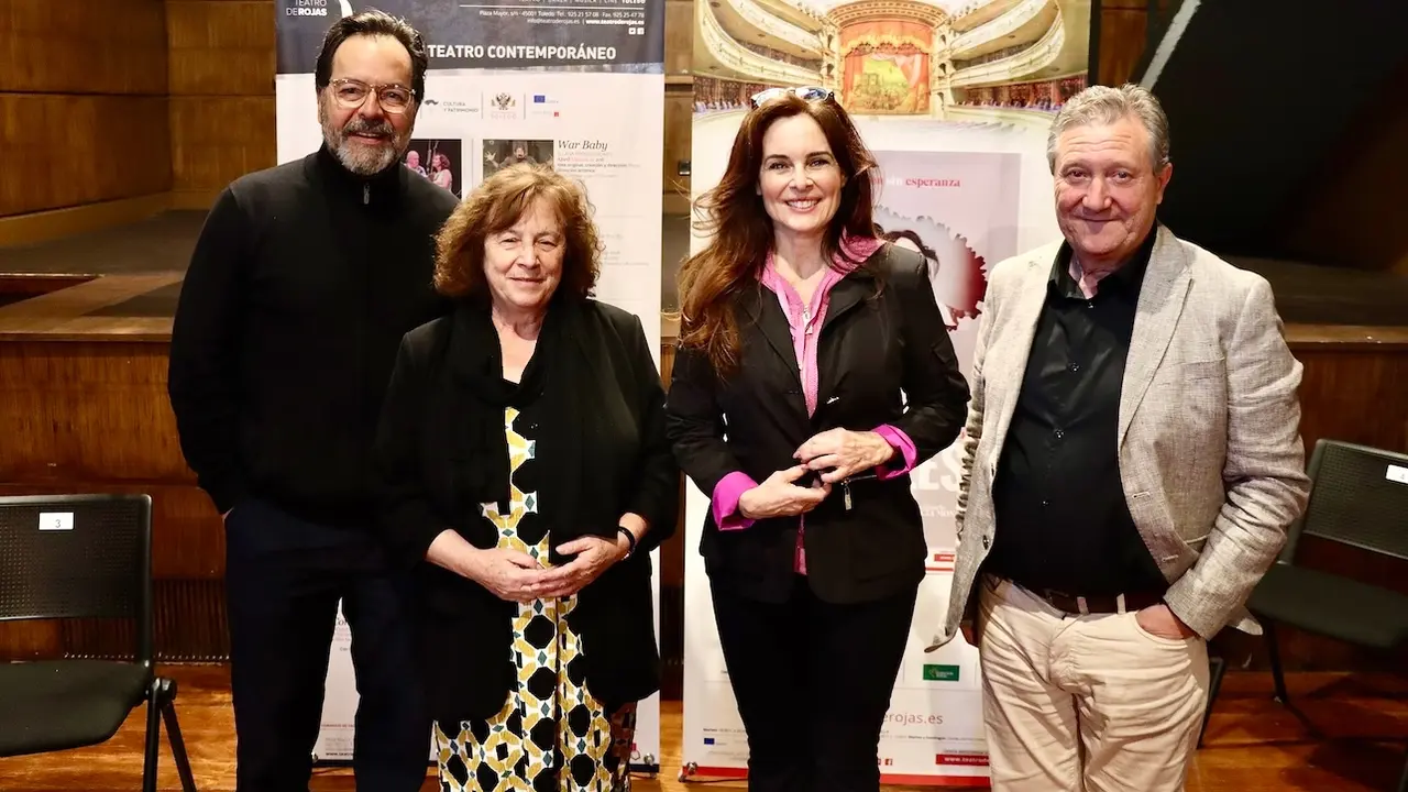 'Claveles', un canto a la esperanza con los 50 años de 'democracias ibéricas' de fondo