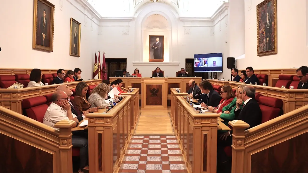 En la imagen un instante del Pleno del Ayuntamiento de Toledo celebrado este jueves en el Consistorio