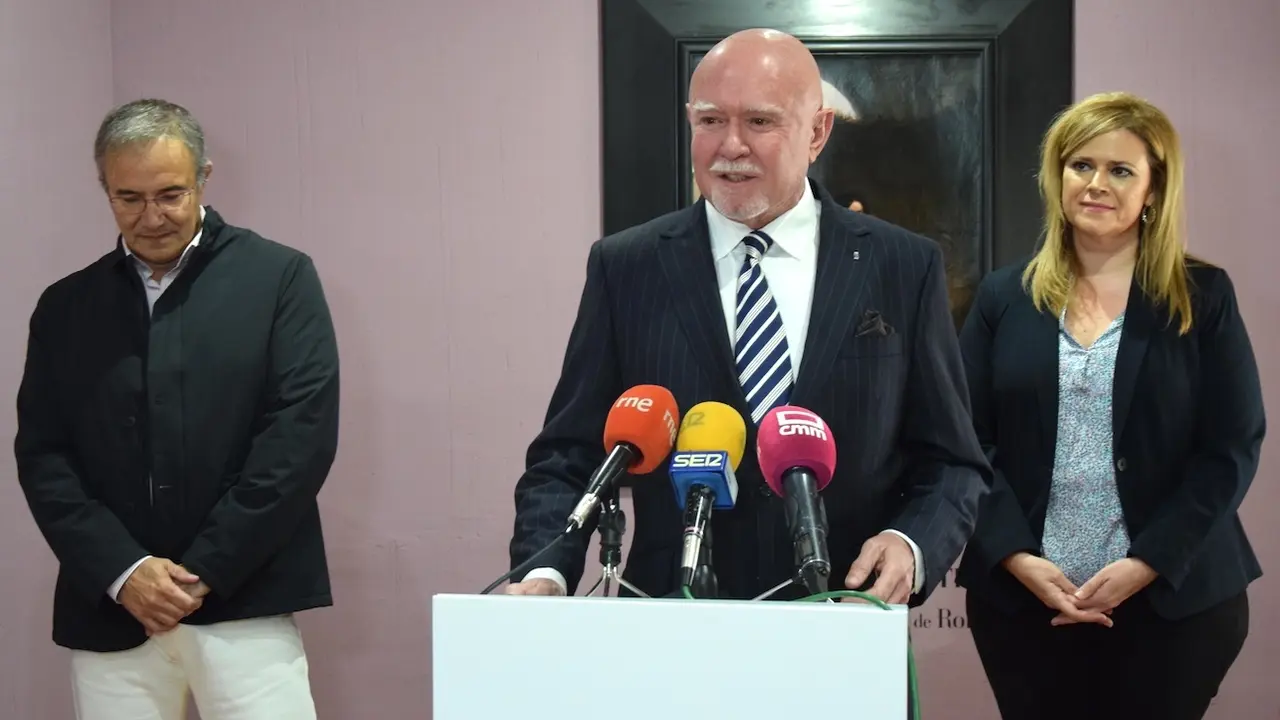 Roberto Polo (c) admite su descontento por la situación de sus colecciones en Toledo y Cuenca