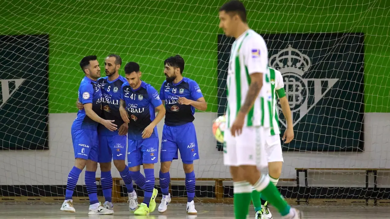 El Viña Albali Valdepeñas derrota al Betis y se afianza en la octava posición (3-5)