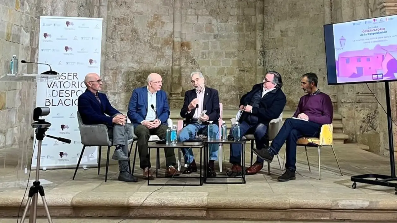 El comisionado del Reto Demográfico de Castilla-La Mancha, Jesús Alique, durante su intervención en la jornada ‘La vivienda: una política clave para la lucha contra la despoblación’, organizada por la UAH en Brihuega (Guadalajara)