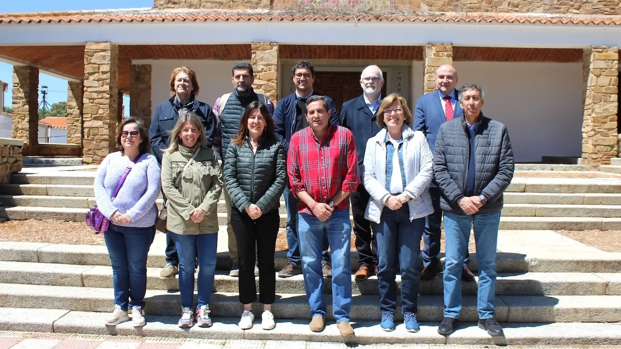 La delegada de la Junta en la provincia de Ciudad Real, Blanca Fernández, junto a los delegados provinciales en la pedanía de Santa Quiteria