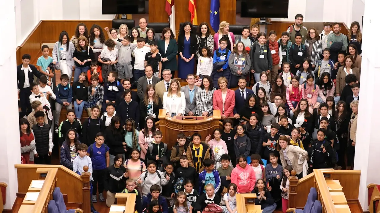 Escolares de Castilla-La Mancha piden en las Cortes regionales implantar la asignatura de educación emocional