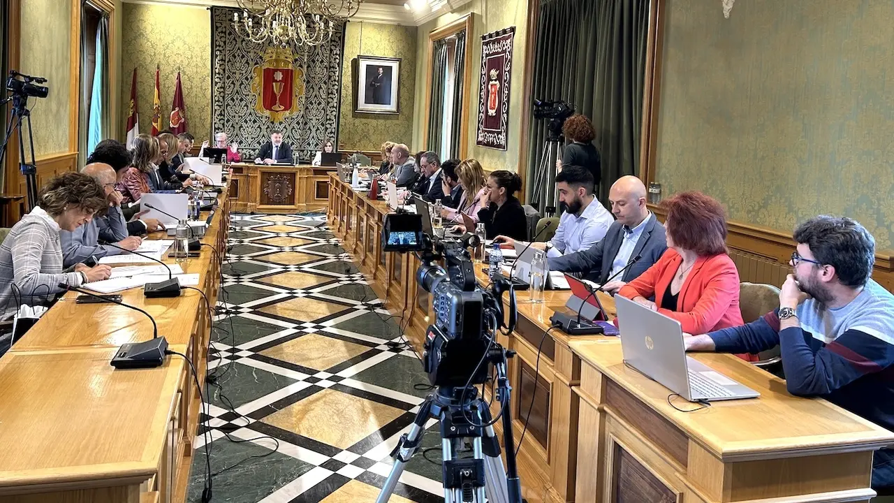 En la imagen un instante del Pleno del Ayuntamiento de Cuenca