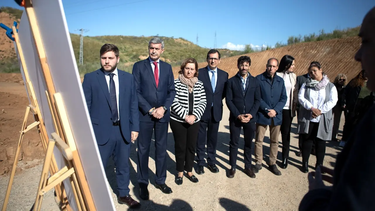 El consejero de Fomento, Nacho Hernando, visita las obras de mejora de la seguridad vial que se están llevando a cabo en la CM-4001 en Toledo