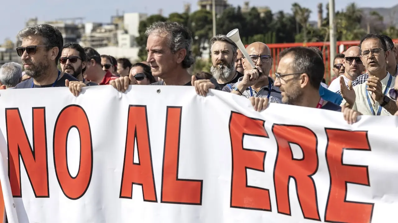 En la imagen de archivo una protesta de trabajadores afectados por un despido colectivo - expediente de regulación de empleo (ERE)