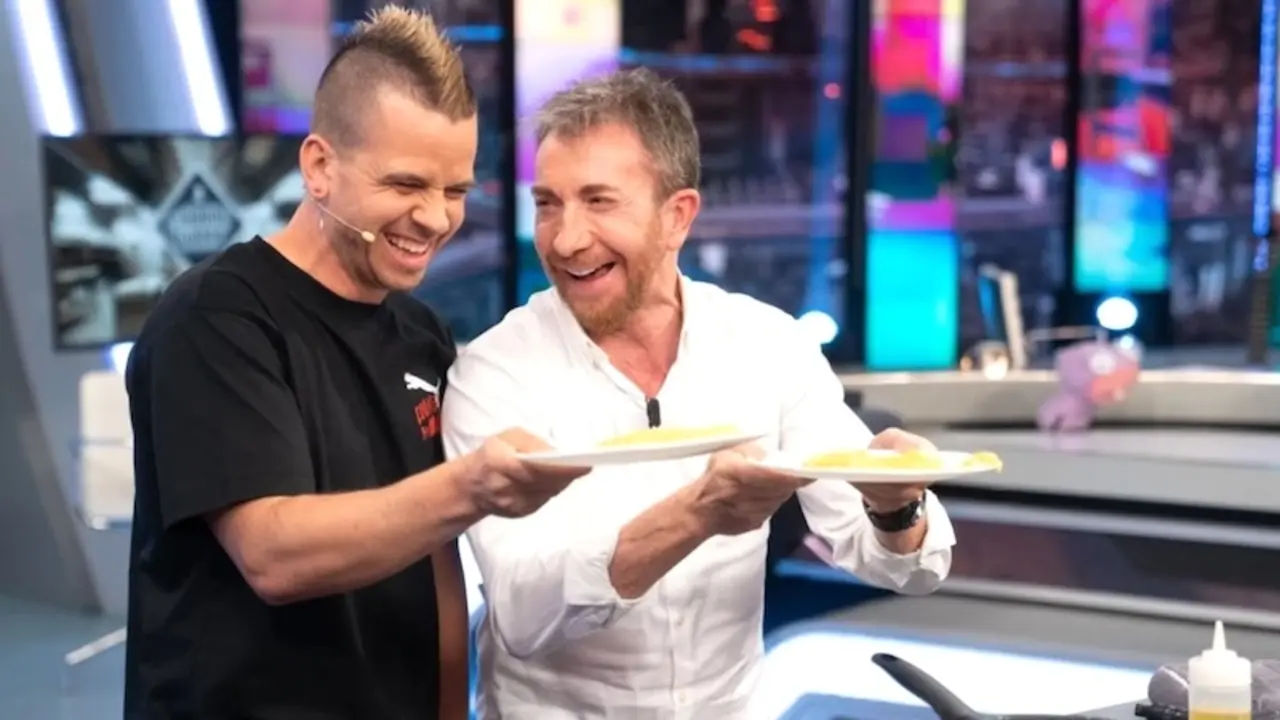 En la imagen el chef Dabiz Muñoz y Pablo Motos durante la emisión del programa 'El Hormiguero' de Antena 3