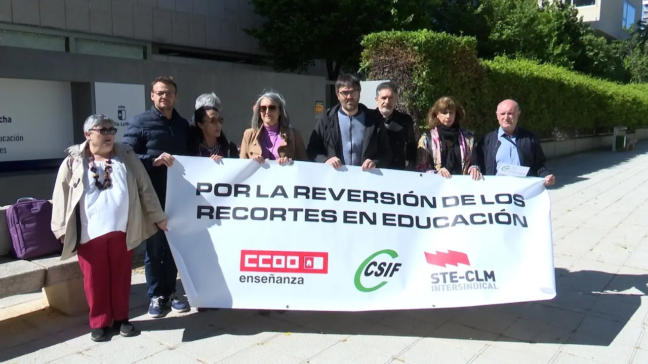 STE, CCOO y CSIF llaman a los docentes de Castilla-La Mancha a manifestarse el día 18 en Toledo "en defensa de las enseñanza pública"