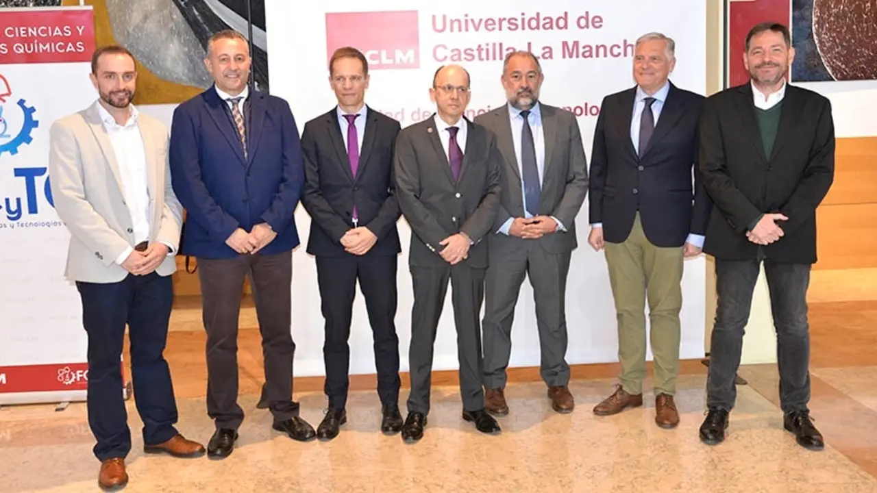 La Facultad de Químicas celebra un viaje de 50 años de éxitos en formación