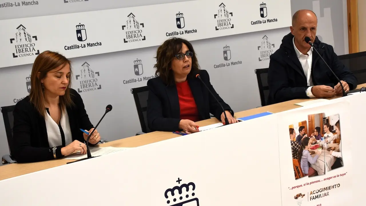La delegada provincial de Bienestar Social, Susana Zomeño y el coordinador de ACOFAM en la provincia, Ángel Bonilla