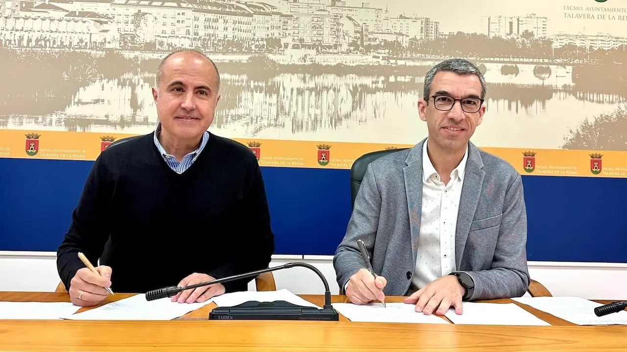 El portavoz del Grupo Municipal Popular, Jesús García-Barroso y el portavoz del Grupo Municipal Socialista, Luis Enrique Hidalgo