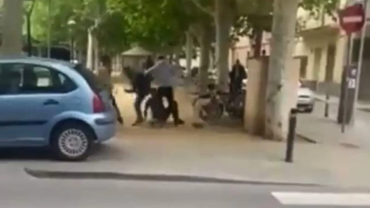 VIDEO. Una discusión por drogas acaba en una pelea con puñetazos y bates de béisbol
