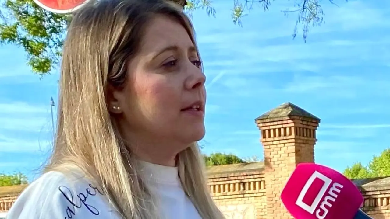 La diputada autonómica del PP por la provincia de Guadalajara, Itziar Asenjo, atendiendo a los medios este sábado en la capital alcarreña