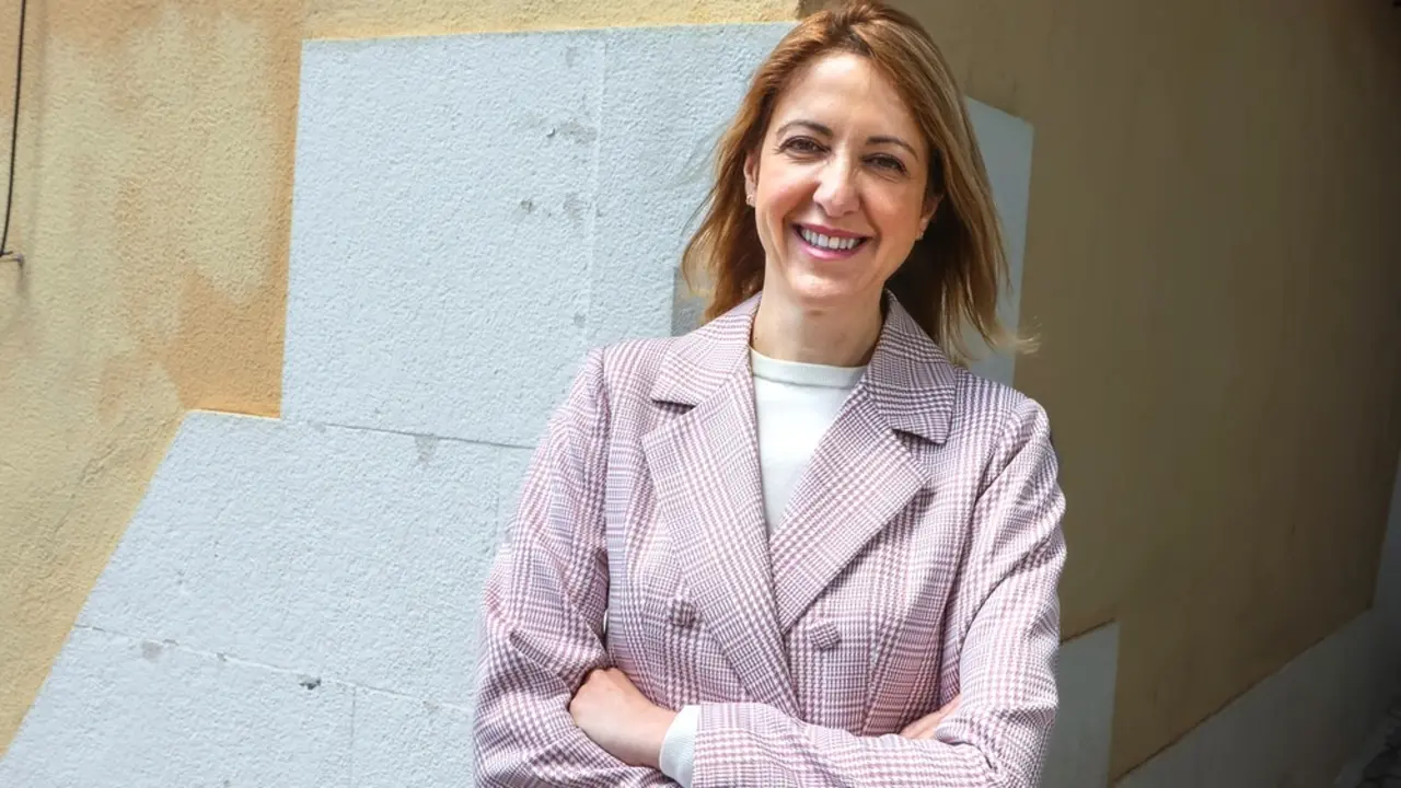 La vicesecretaria general del PSOE de Castilla-La Mancha y eurodiputada, Cristina Maestre, en un momento de la entrevista - EFE/Ángeles Visdómine