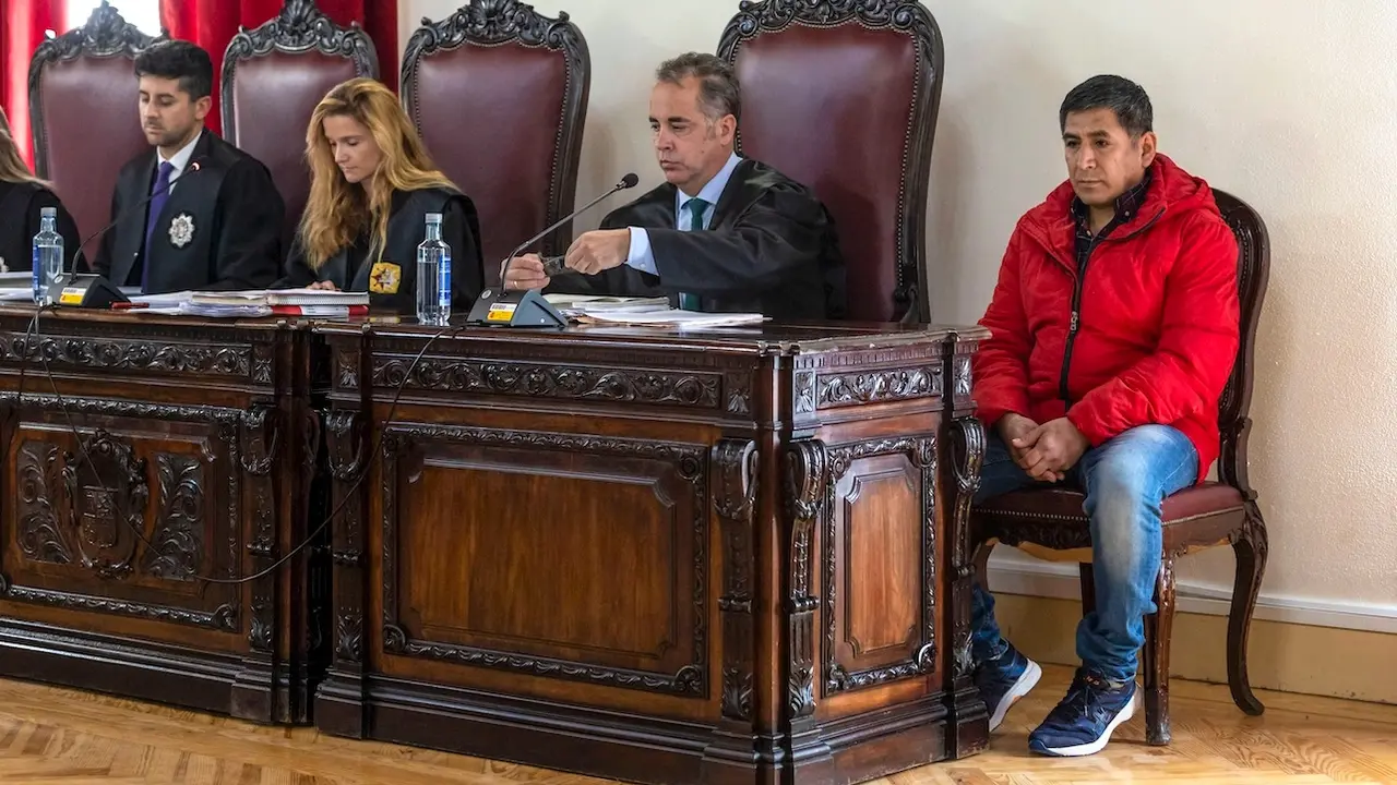 Un momento del juicio que se sigue contra el hombre acusado de asesinar a su expareja en Almonacid (Toledo), en la Audiencia Provincial en Toledo - EFE/Ángeles Visdomine