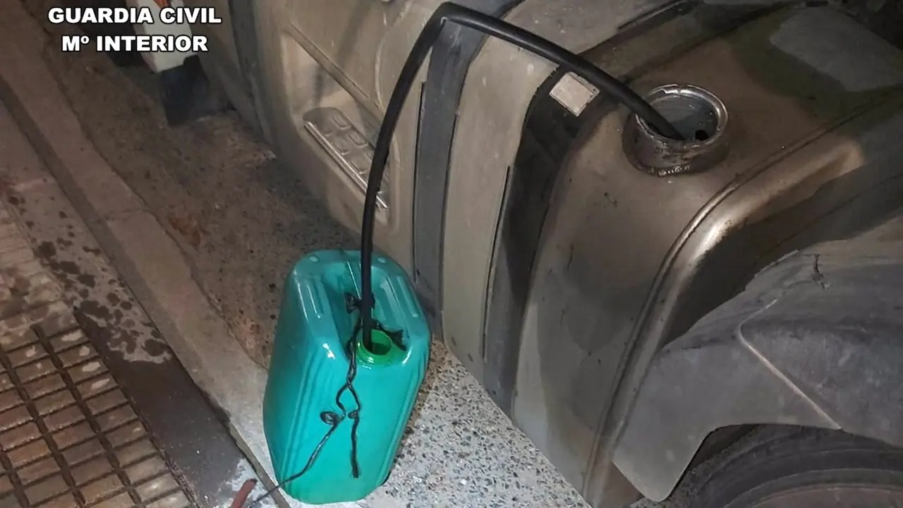 Detenido mientras sustraía gasóleo de un camión en Tobarra (Albacete) tras robar un coche