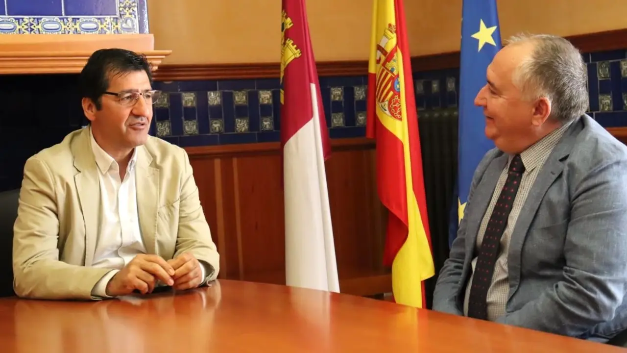El vicepresidente segundo, José Manuel Caballero, ha mantenido un encuentro de trabajo con el presidente de la Federación de Empresarios de Ciudad Real