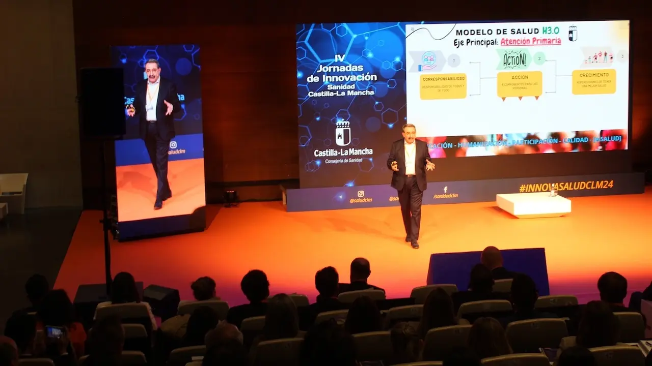 El consejero de Sanidad, Jesús Fernández Sanz, durante su intervención en la jornada de Innovación con los equipos directivos de las distintas áreas sanitarias de Castilla-La Mancha celebrada en Albacete
