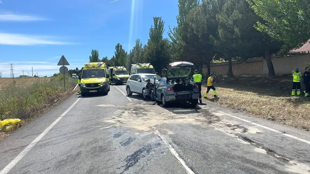 Trasladados al hospital seis heridos en una colisión de dos turismos en Torrijos (Toledo), accidente de tráfico, choque,
