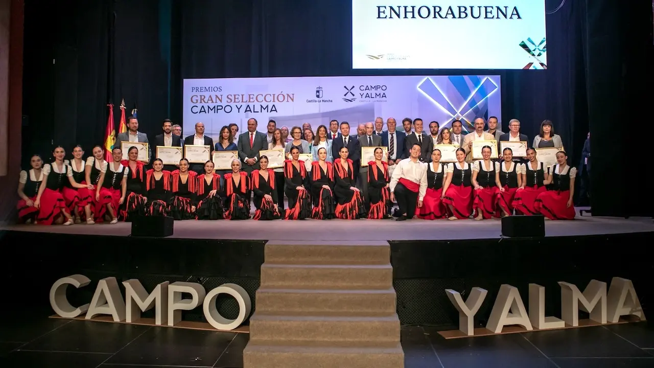 El presidente de Castilla-La Mancha, Emiliano García-Page, ha presidido en Almansa (Albacete) la entrega de los Premios Gran Selección ‘Campo y Alma’ 2024