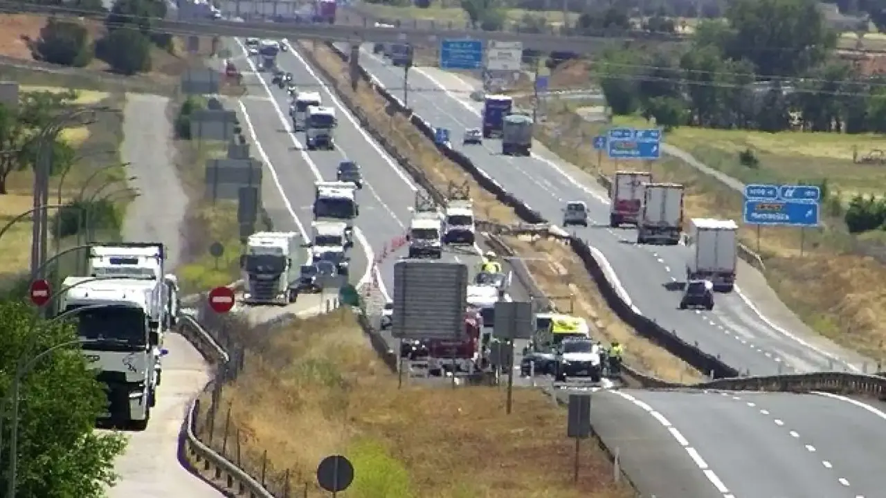Dos fallecidos tras la colisión de un coche y un camión frigorífico en la A-4 en Membrilla (Ciudad Real)