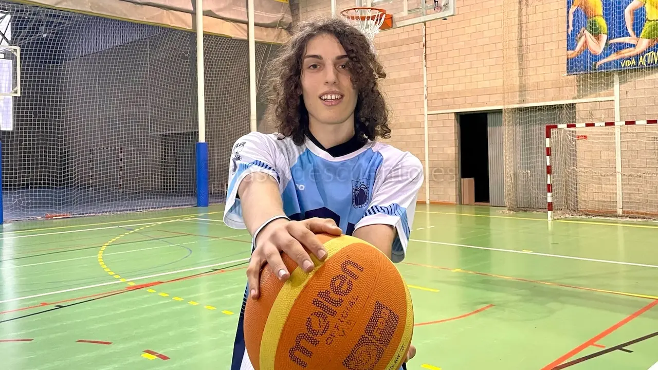 La albaceteña Aura, primera baloncestista trans con ficha federativa en España - Fotografía: 5maseldescuento