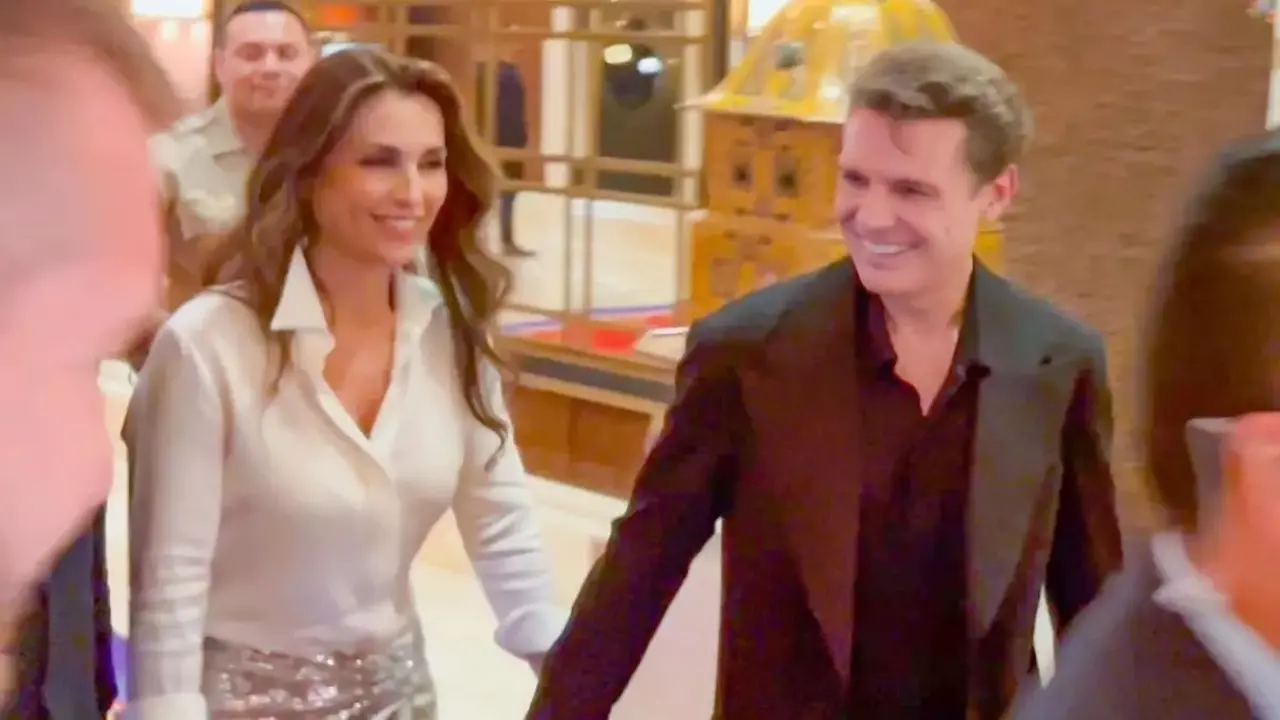 En la imagen de archivo Paloma Cuevas junto a su pareja el cantante Luis Miguel
