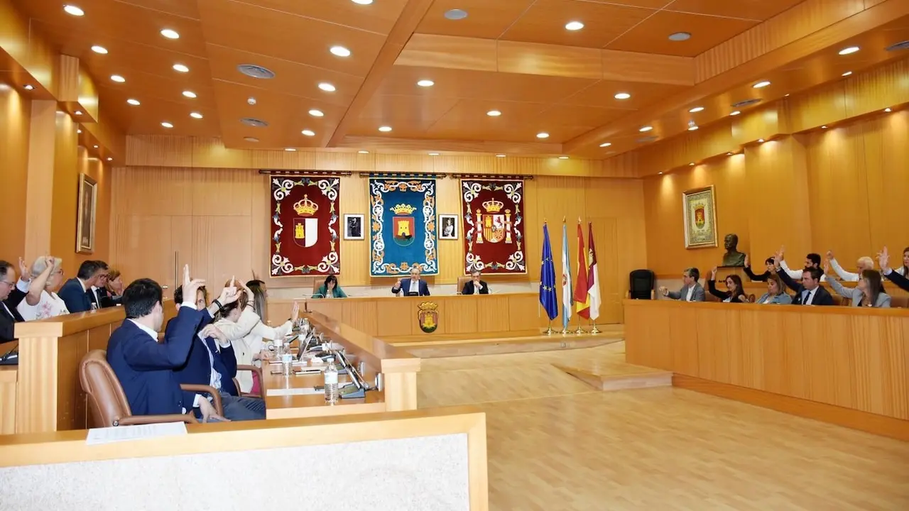 En la imagen un instante del Pleno del Ayuntamiento de Talavera de la Reina (Toledo) celebrado este viernes en el Consistorio