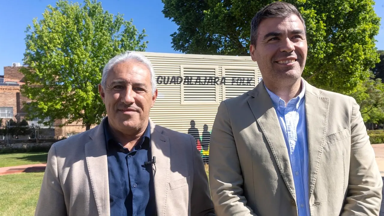El concejal de Servicios Municipales de Guadalajara, David García y el concejal de Seguridad, Chema Antón