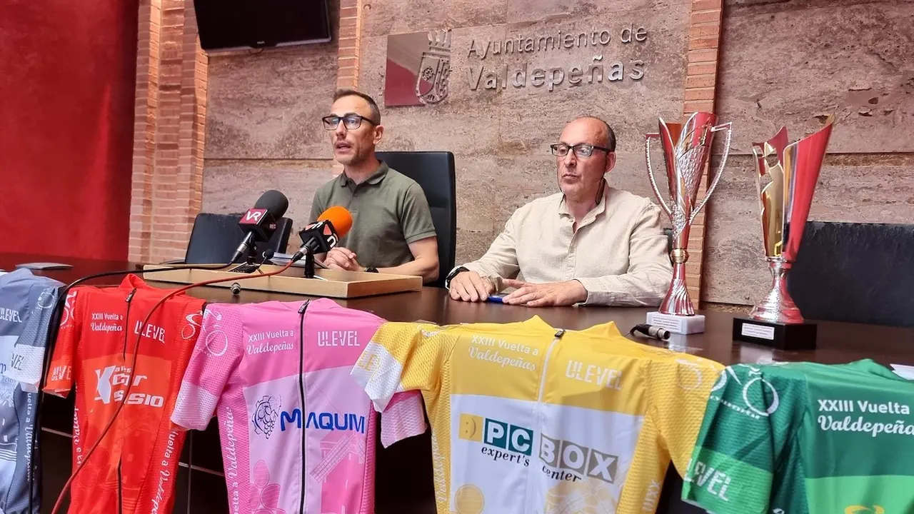 Unos 200 ciclistas de ocho CCAA participan en la XXIII Vuelta Ciclista de Valdepeñas