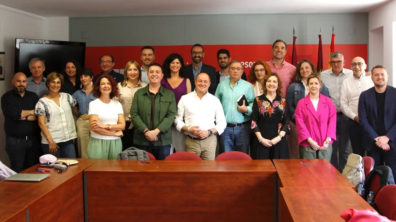 El secretario de Organización del PSOE en Castilla-La Mancha se ha reunido con los grupos políticos socialistas en las Cortes Regionales y en el Ayuntamiento de Albacete