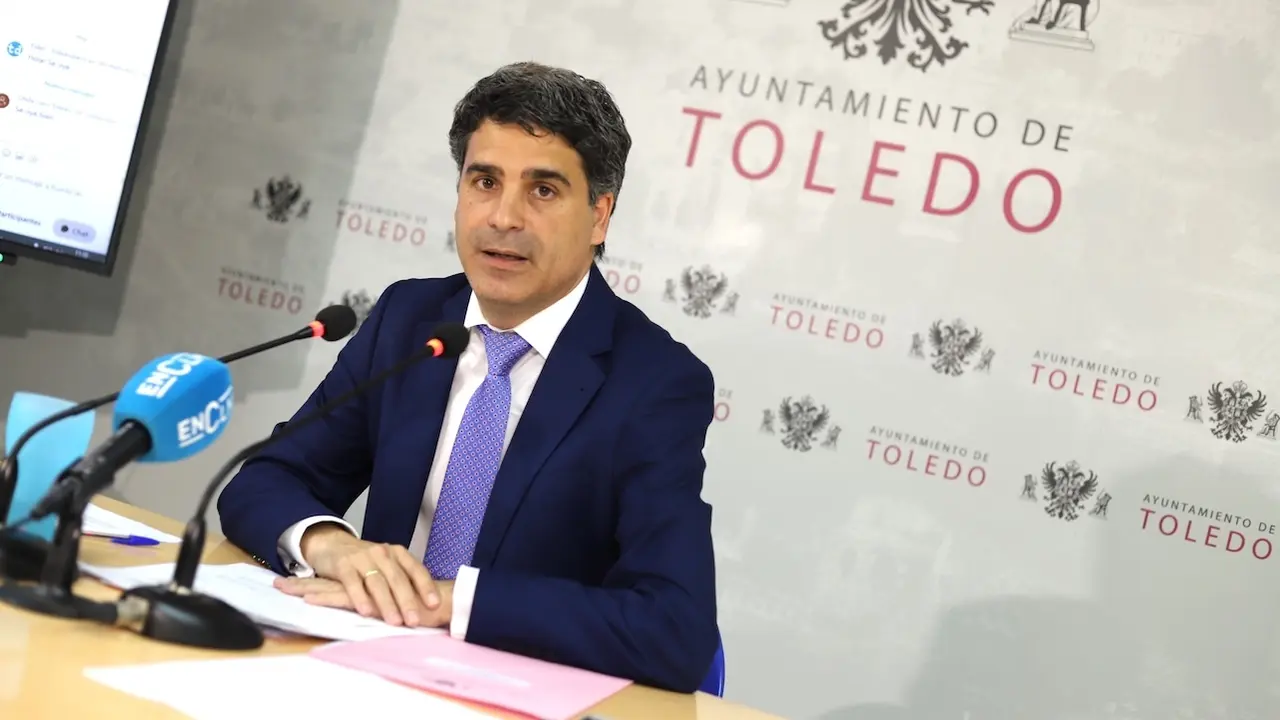 El portavoz del equipo de Gobierno del Ayuntamiento de Toledo, Juan José Alcalde, ha informado en rueda de prensa de asuntos de la Junta de Gobierno