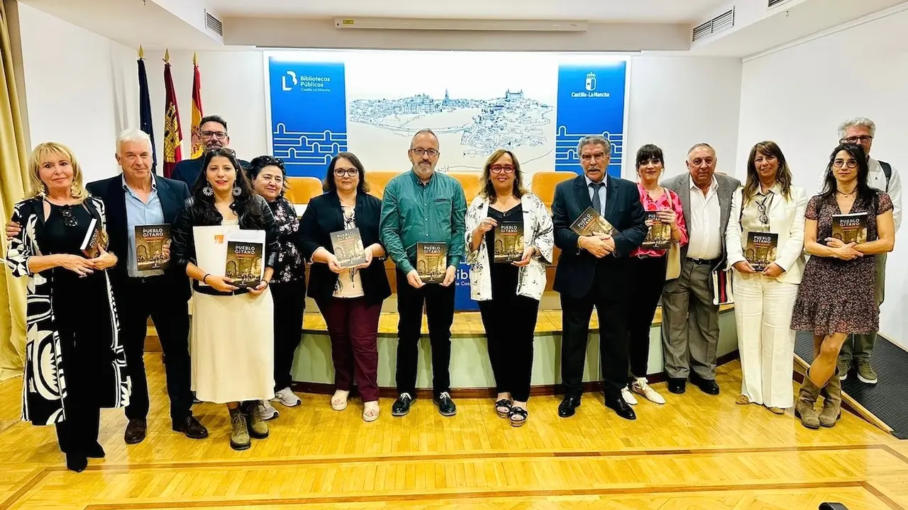 La Junta hará llegar a las bibliotecas de Castilla-La Mancha el libro 'Historia del pueblo gitano'