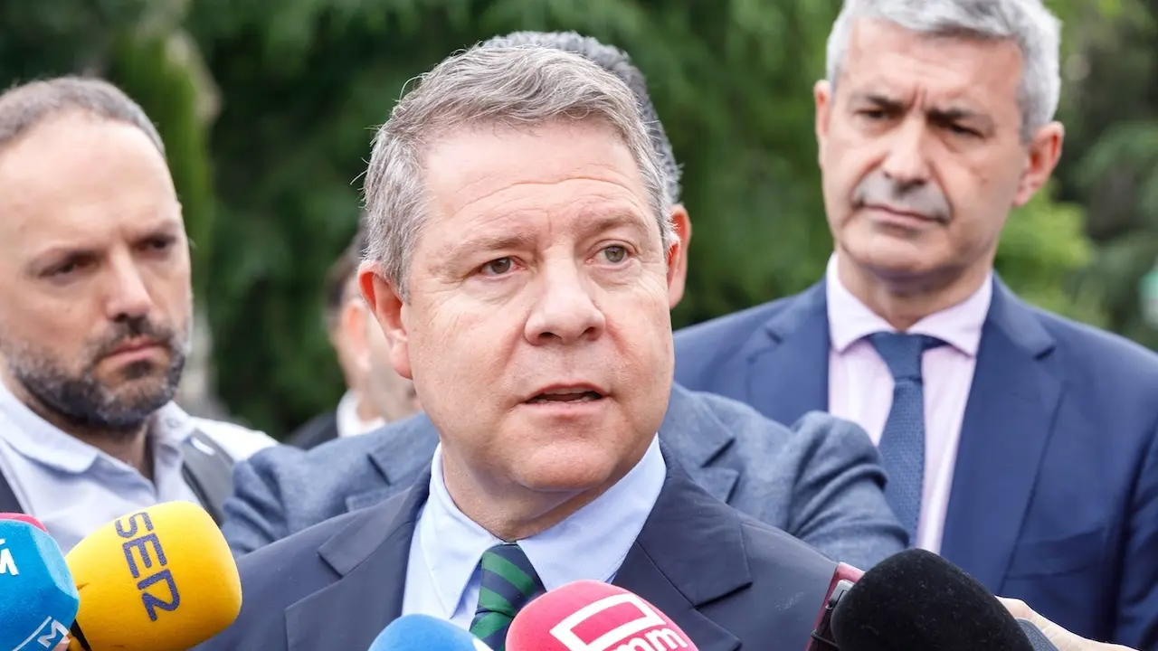 El presidente de Castilla-La Mancha, Emiliano García-Page, ha visitado en Toledo, el tráiler de la ‘Ruta Enfermera’ que promueve el Consejo General de Enfermería