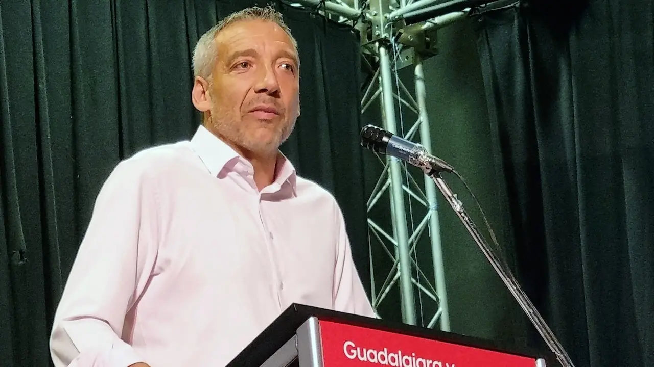 El alcalde de Pioz (Guadalajara), Manuel López Carvajal, en una imagen de archivo durante una comparecencia