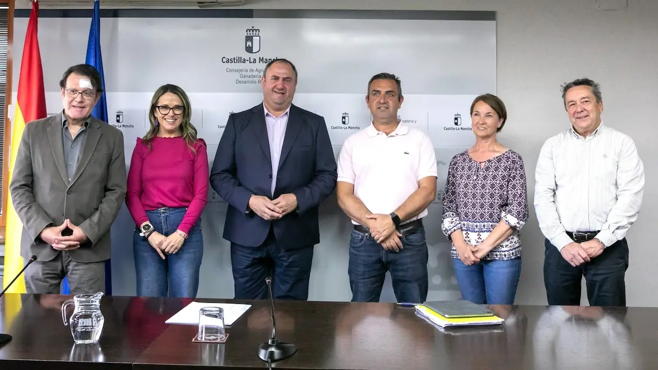 El consejero de Agricultura, Ganadería y Desarrollo Rural, Julián Martínez Lizán, se reúne con la Asociación Interprofesional de Plantas Aromáticas y Medicinales (ANIPAM)