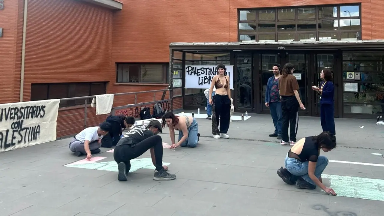 Los estudiantes preparan una acampada en el campus de Cuenca en apoyo al pueblo palestino - Fotografía: Onda Cero