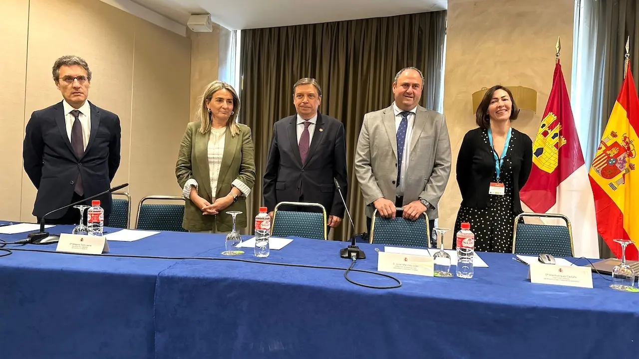 El ministro de Agricultura, Pesca y Alimentación, Luis Planas, ha clausurado el Foro de Diálogo de la Ganadería Extensiva en España que se ha celebrado estos días en Toledo