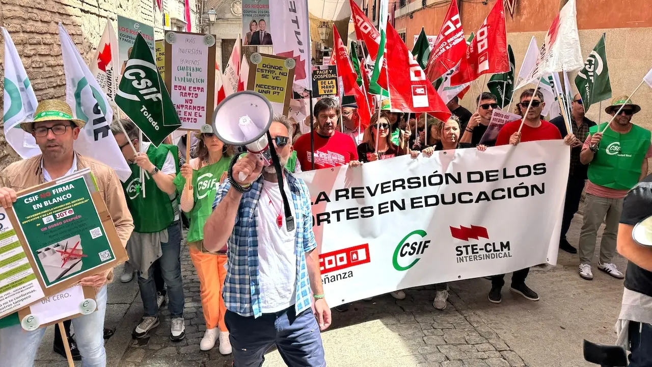 Profesores de Castilla-La Mancha salen a la calle para reclamar revertir los recortes