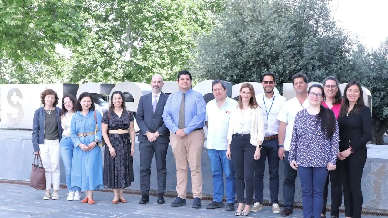 El director general de Recursos Humanos y Transformación del Sescam, Iñigo Cortázar, ha participado esta semana en el acto de bienvenida a los nuevos residentes que inician este año su formación en la Unidad Docente de Medicina del Trabajo