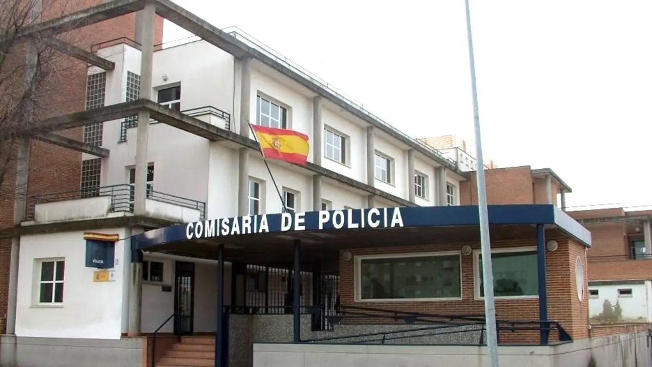 En la imagen de archivo la Comisaría de la Policía Nacional en la ciudad de Talavera de la Reina (Toledo)