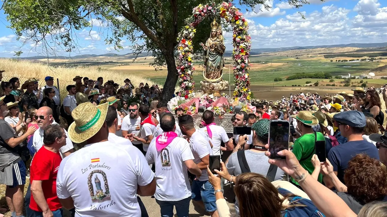 Miles de personas volvieron a acompañar a la Virgen de Alarcos en su romería en Ciudad Real