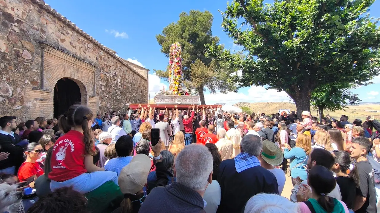 La Virgen de Alarcos brilla en su día grande congregando a miles de personas