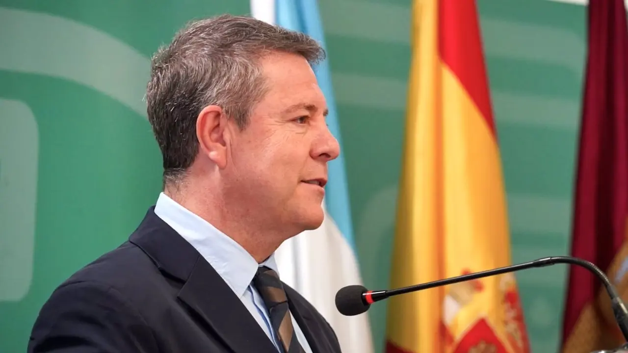 El presidente de Castilla-La Mancha, Emiliano García-Page, ha visitado un nuevo acelerador lineal en el centro oncológico ‘Genesiscare’ de Talavera de la Reina (Toledo)