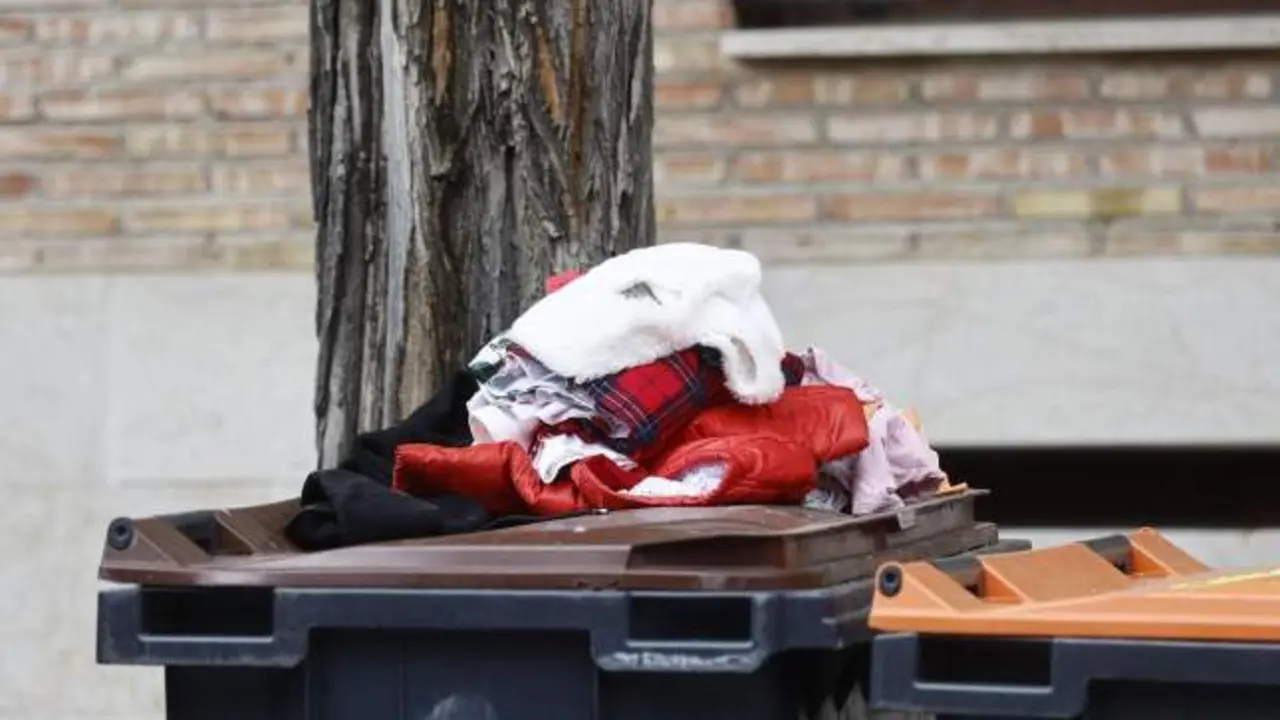Hallan muerto a un bebé de 3 meses en una bolsa junto a contenedores de basura