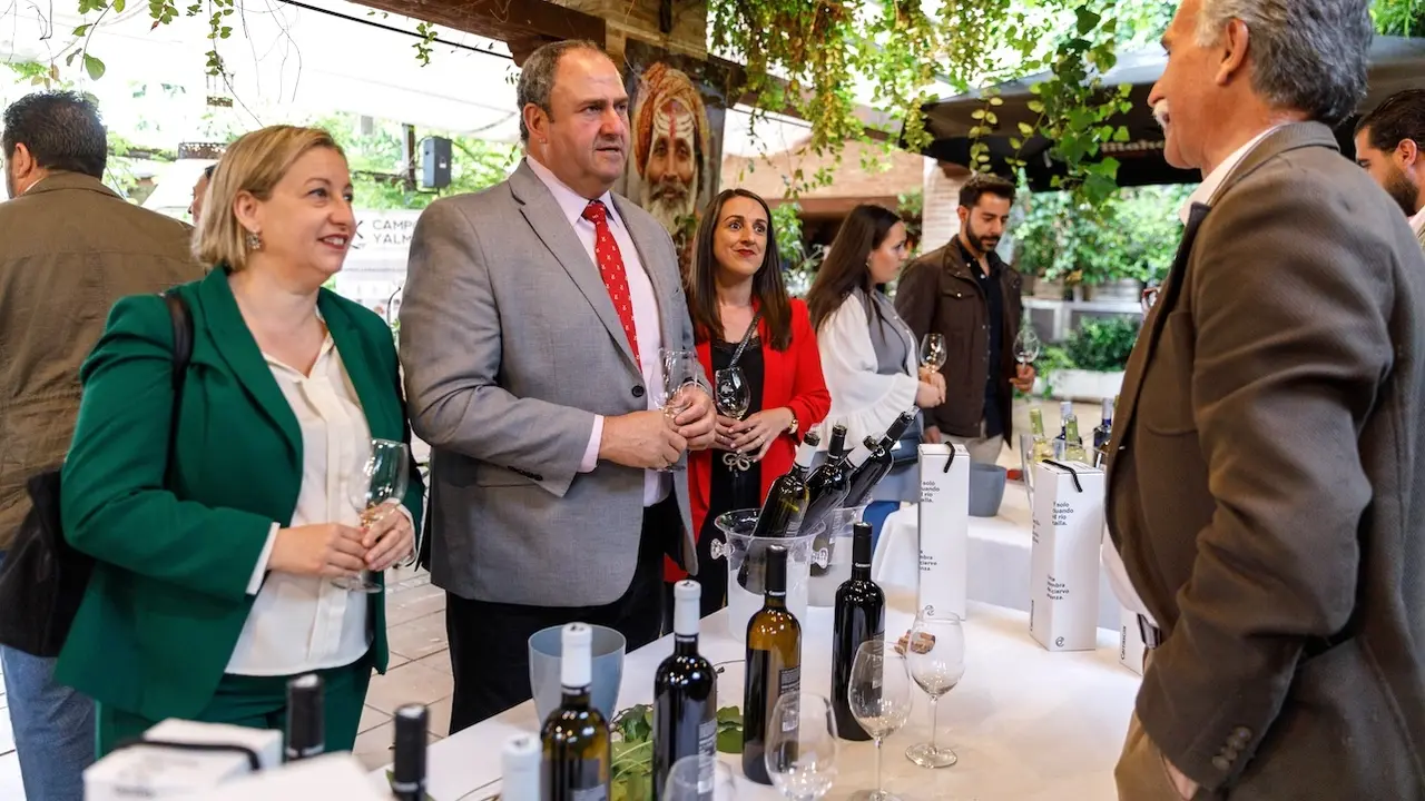 El consejero de Agricultura, Ganadería y Desarrollo Rural, Julián Martínez Lizán, participa en la Jornada de Presentación de Vinos de Castilla-La Mancha, dirigida a profesionales de la hostelería y la restauración en el Restaurante Venta de Aires